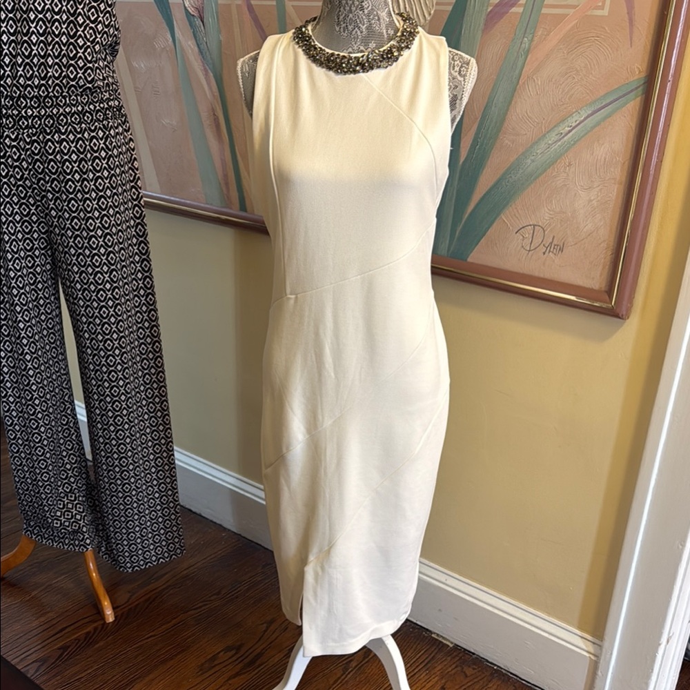 Elegant White Sleeveless Dress